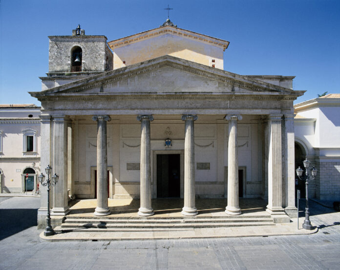 La Cattedrale San Pietro Apostolo
